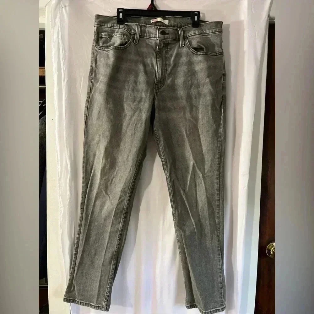 Levi’s Signature Black Label 38x30 Slim Straight Leg Gray Jeans
